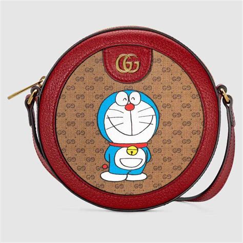 borsello di doraemon della gucci|Doraemon x Gucci: in uscita la nuova collezione di lusso.